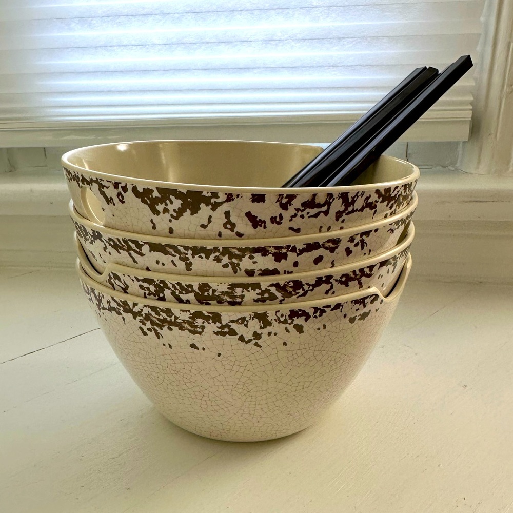 Tommy Bahama Melamine Set of 4 Ramen Bowls with Chopsticks Rustic Crackle White